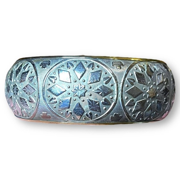 Two Tone Vintage Bangle Silver Tone and Brass Floral Snowflake Atomic Pattern - Picture 5 of 10